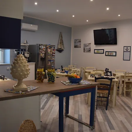 Alojamento de Acomodação e Pequeno-almoço Marina Blu