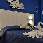 Marina Blu לינה וארוחת בוקר 4*