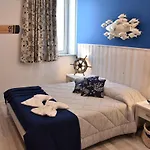 לינה וארוחת בוקר Marina Blu 4*